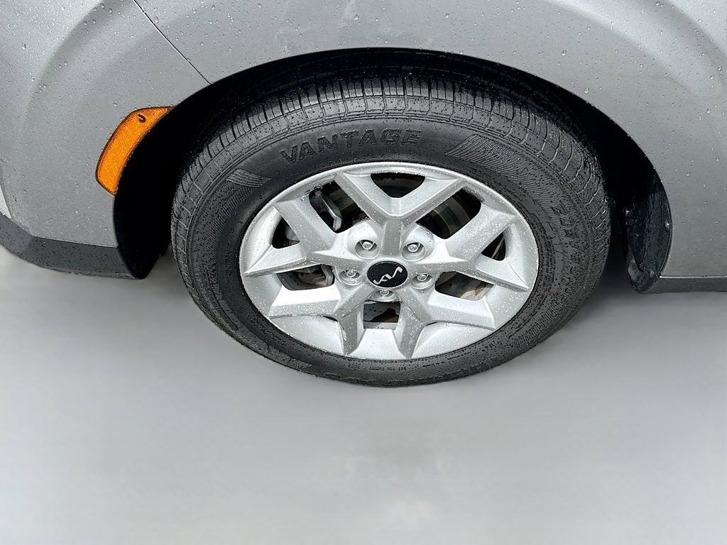 Used 2024 Kia Soul LX w/ Option Group 015 FWD image 25