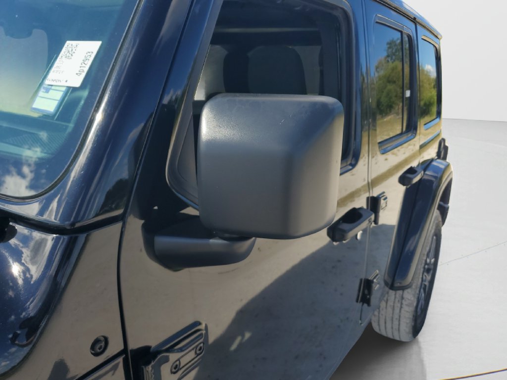 Used 2025 Jeep Wrangler Unlimited Sahara AWD/4WD image 9