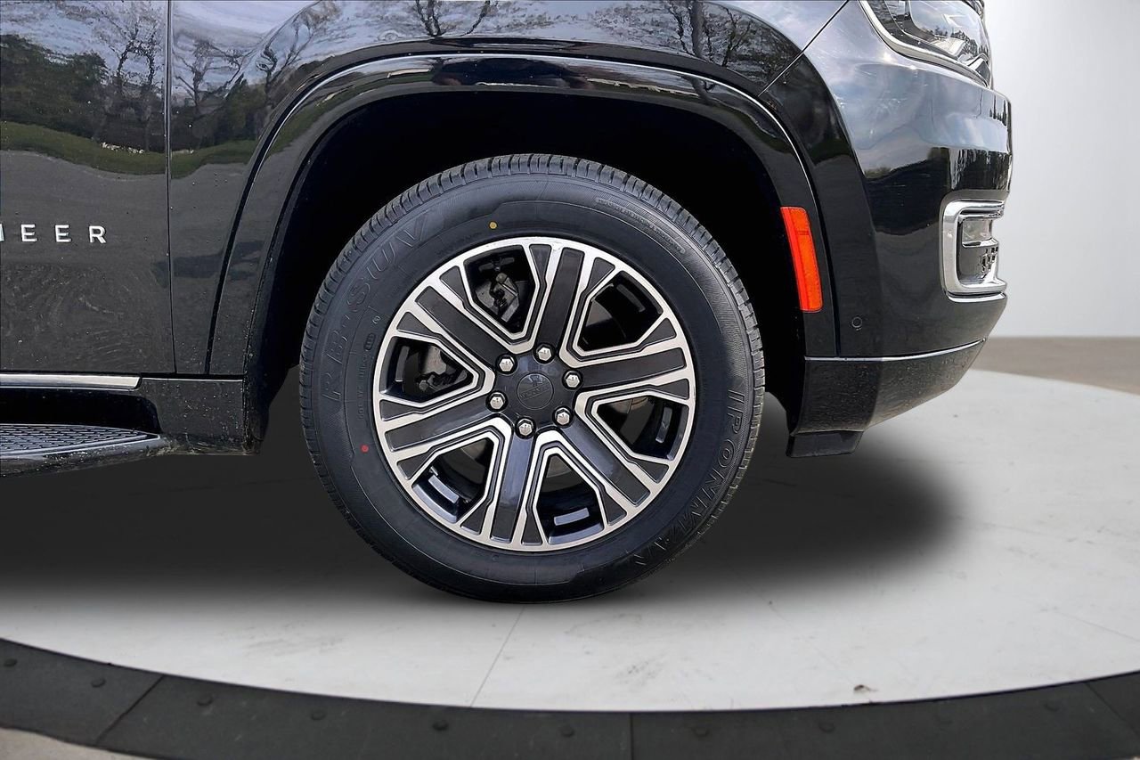 Certified 2024 Jeep Wagoneer Series II w/ Flexible Seating Group AWD/4WD image 36