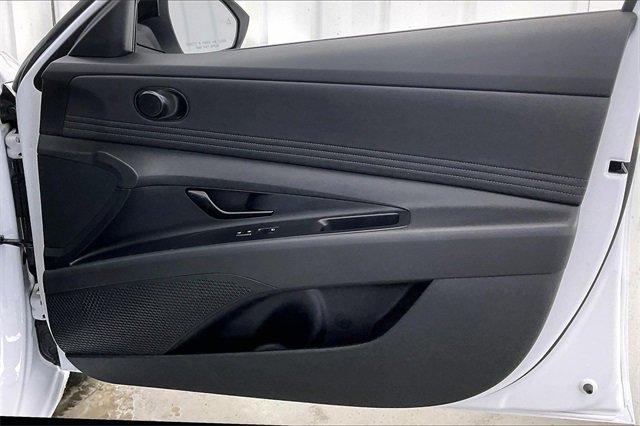 Used 2025 Hyundai Elantra SEL image 21