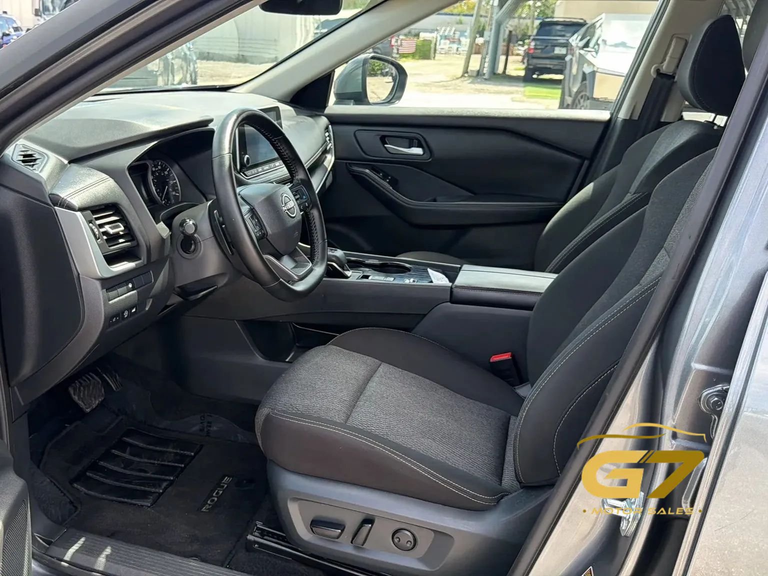 Used 2025 Nissan Rogue SV FWD image 23