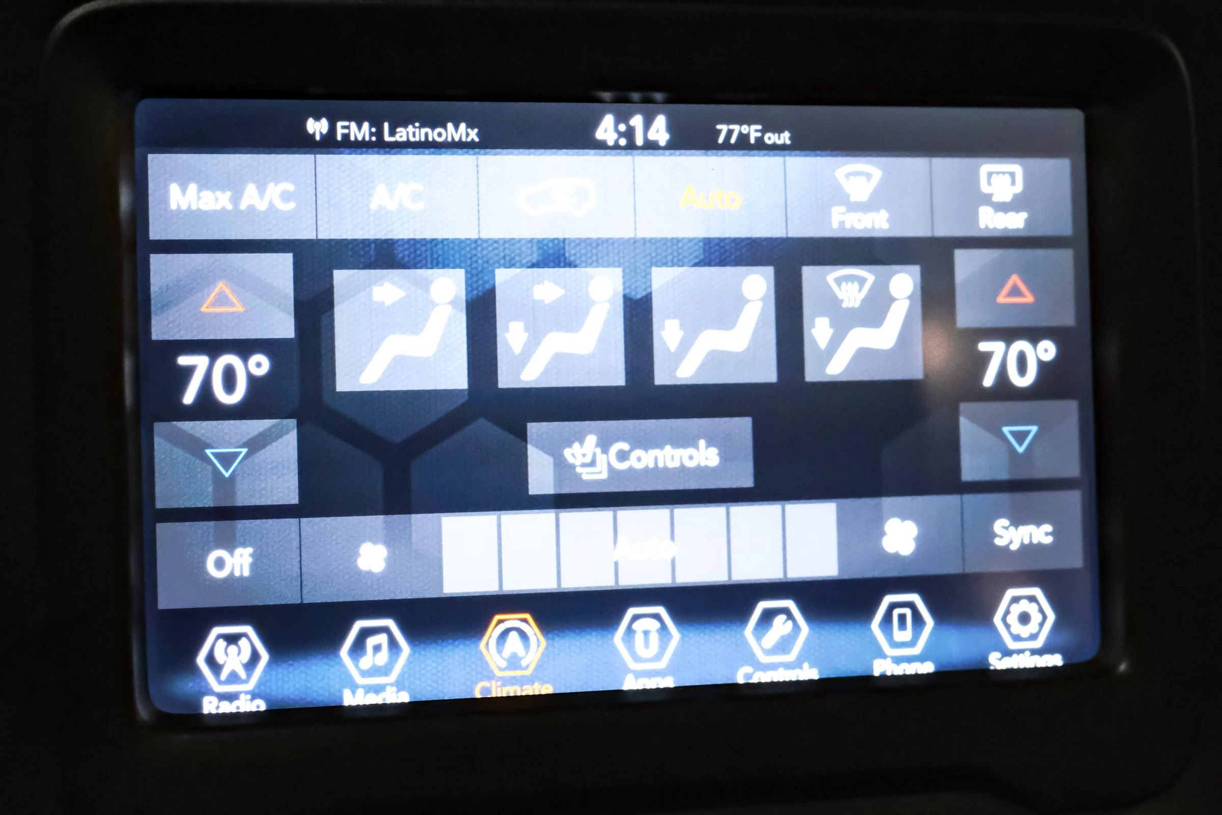 Used 2018 Jeep Renegade Limited w/ Advanced Technology Group AWD/4WD image 28