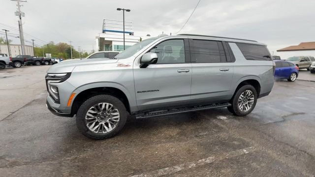Used 2025 Chevrolet Suburban Z71 AWD/4WD image 4
