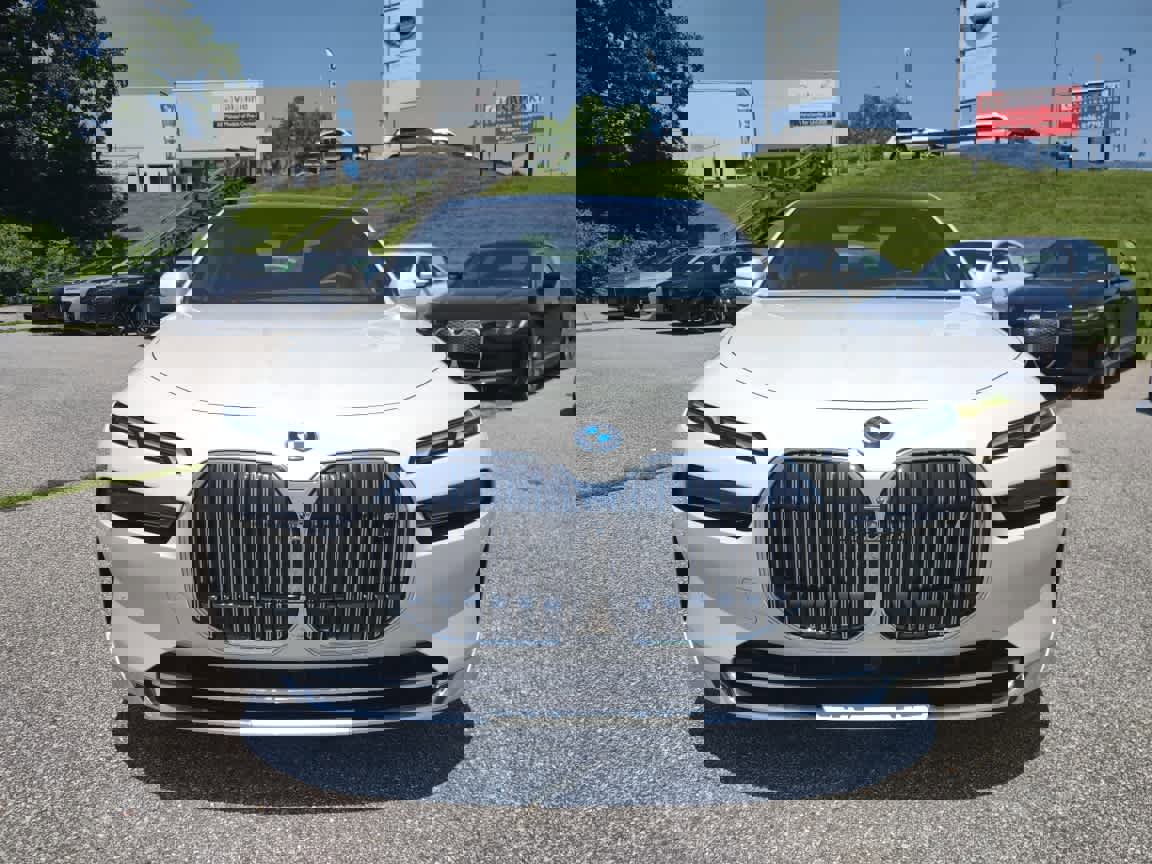 Used 2024 BMW i7 eDrive50 image 2