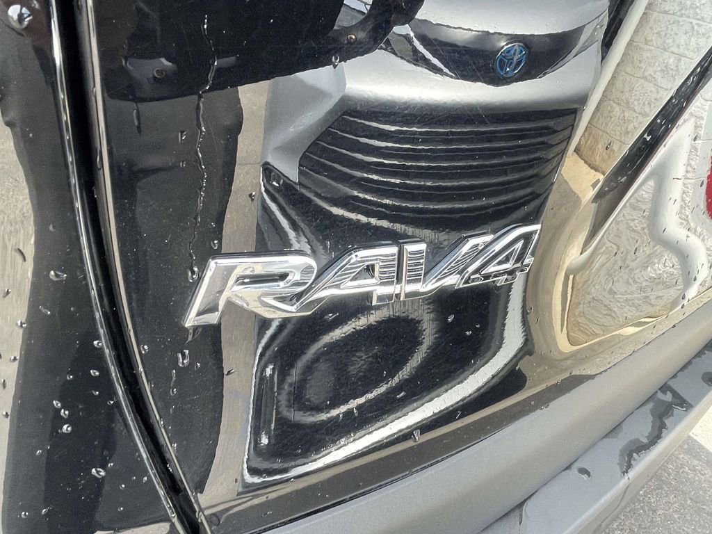 Used 2025 Toyota RAV4 XLE image 12
