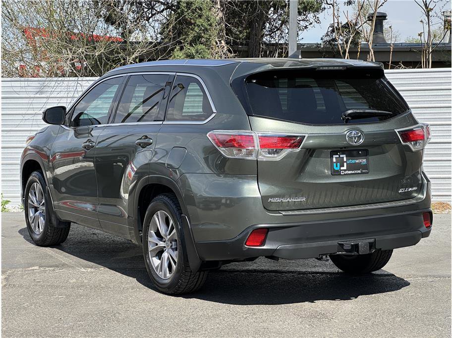 Used 2015 Toyota Highlander XLE image 12