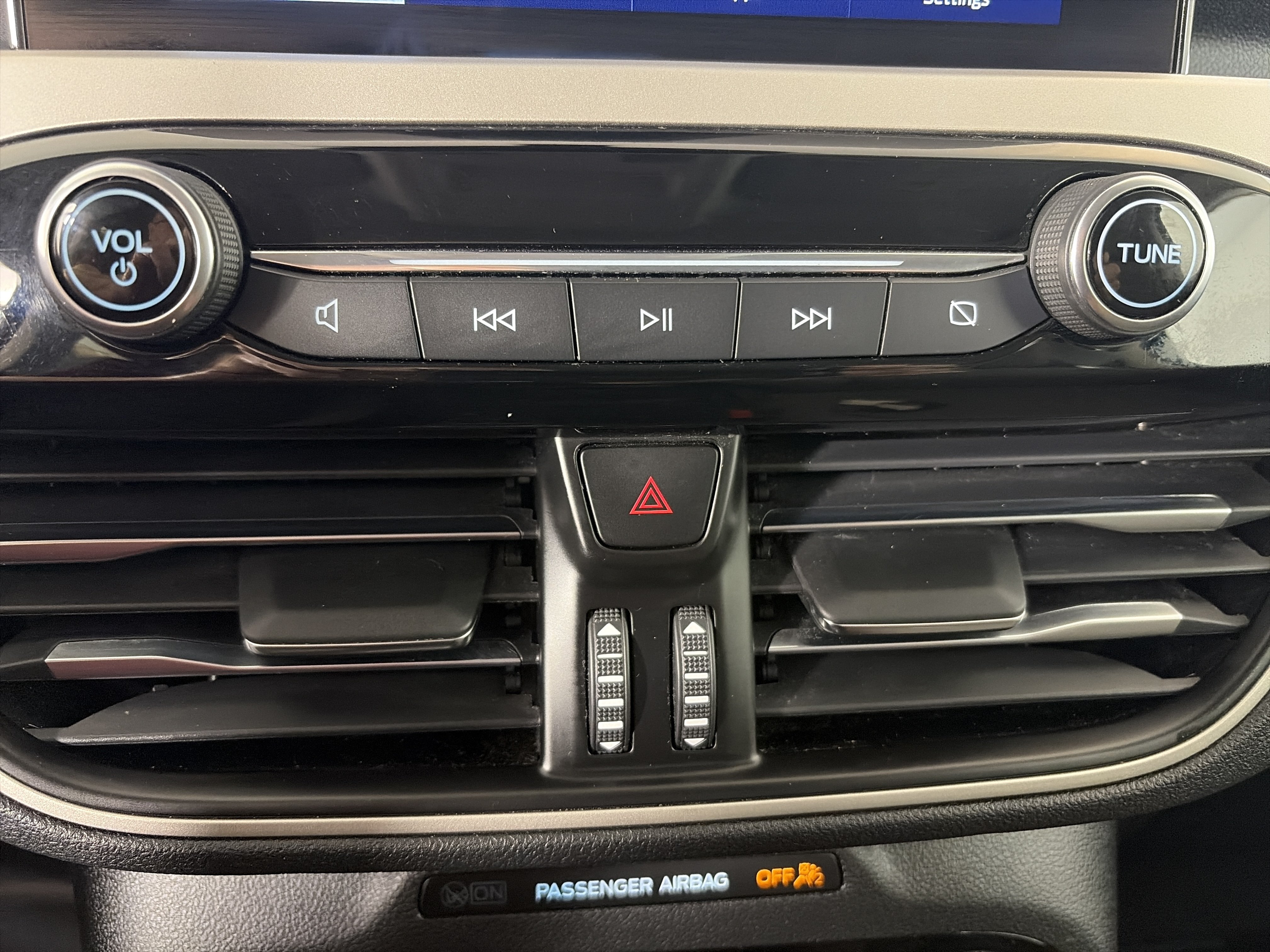 Used 2022 Ford Escape SE w/ SE Sport Appearance Package AWD/4WD image 21