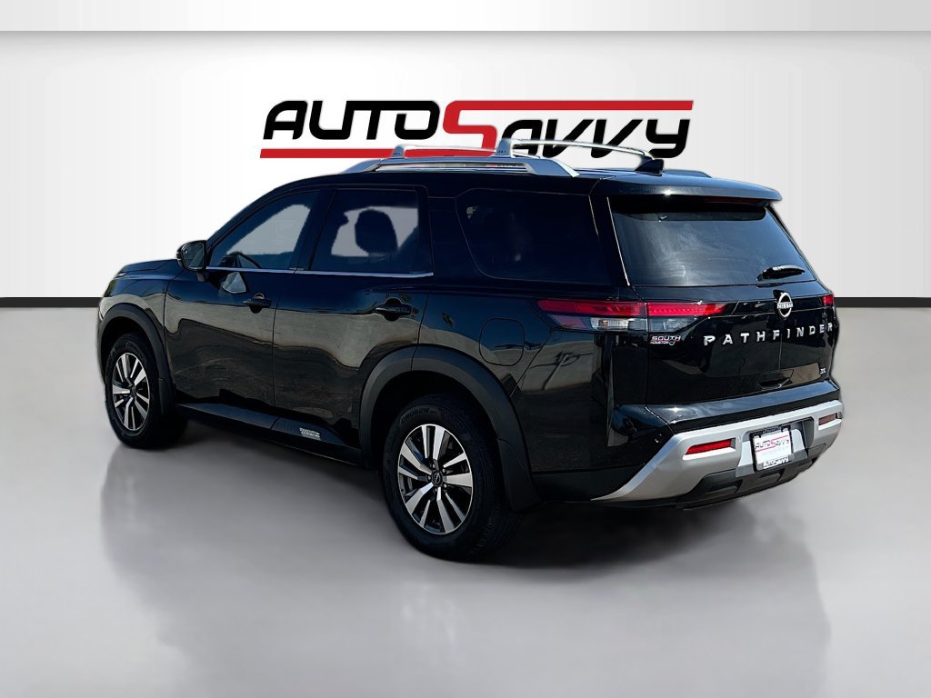 Used 2024 Nissan Pathfinder SL FWD image 5