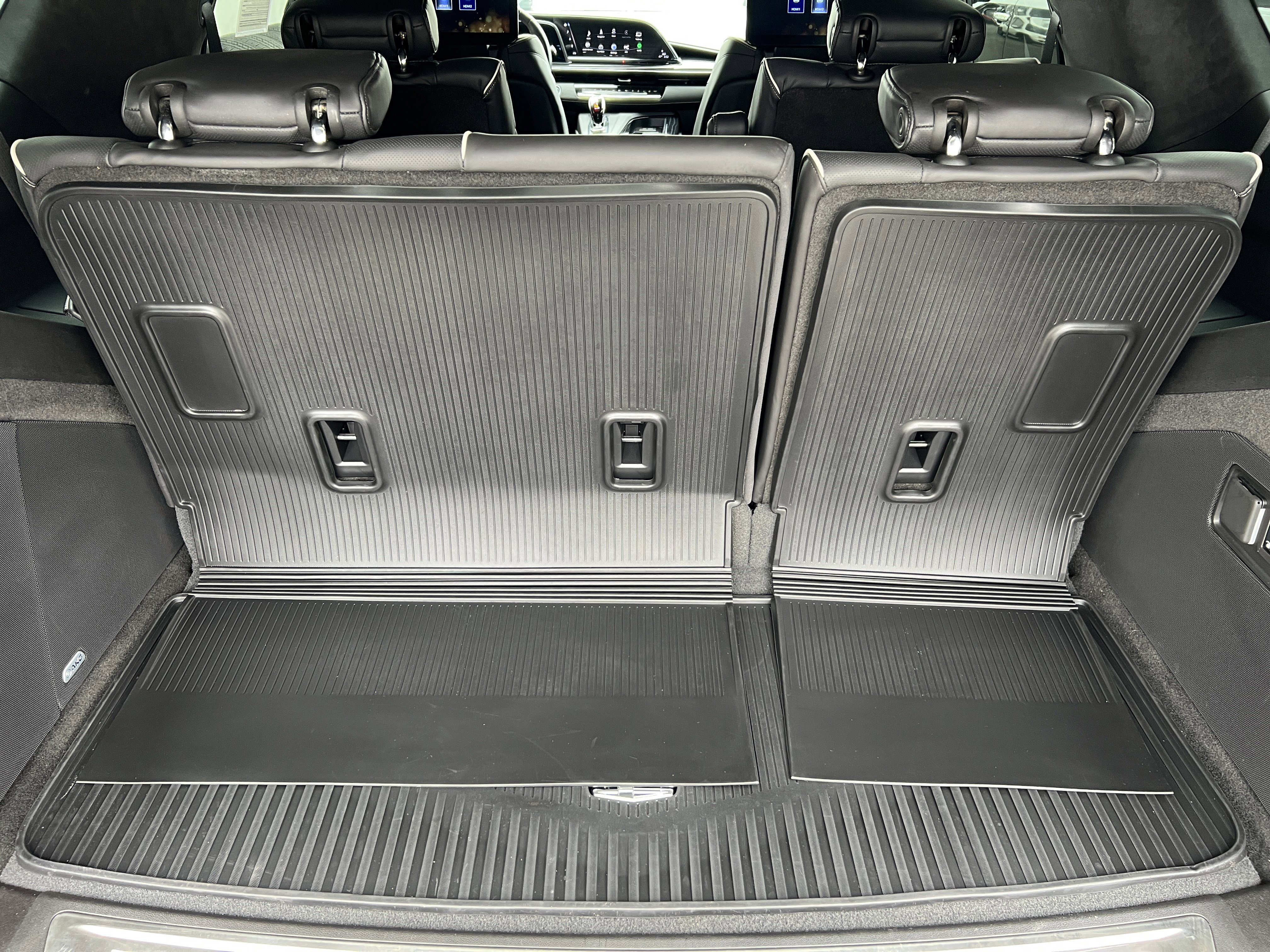 Used 2024 Cadillac Escalade V w/ LPO, ONYX Package AWD/4WD image 18