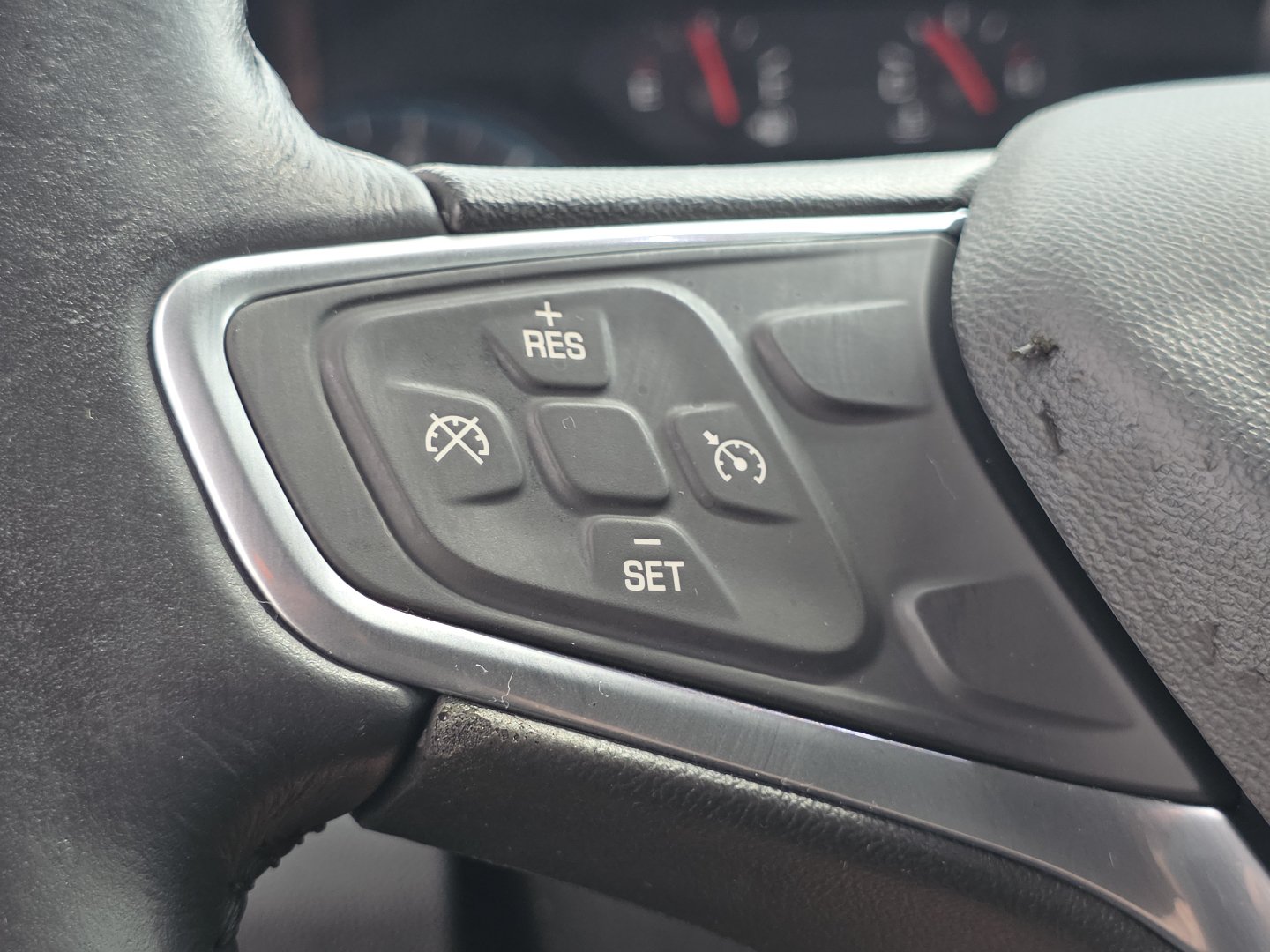 Used 2018 Chevrolet Equinox LT FWD image 27