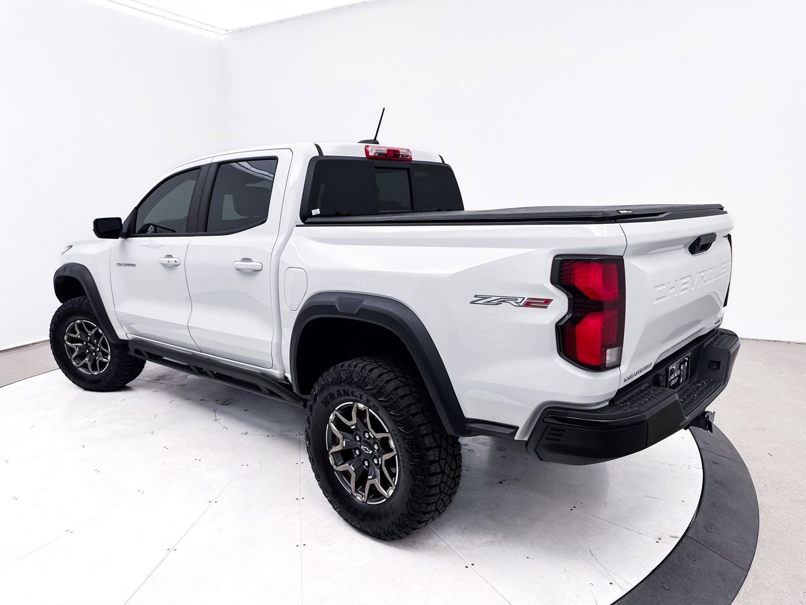 Used 2024 Chevrolet Colorado ZR2 AWD/4WD image 2