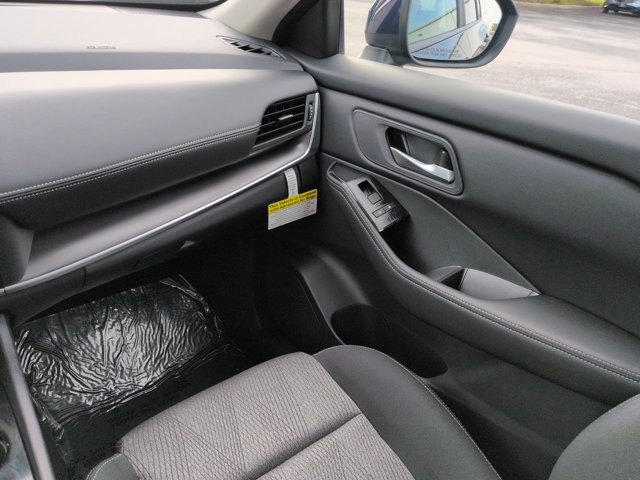 Certified 2026 Nissan Rogue SV FWD image 17