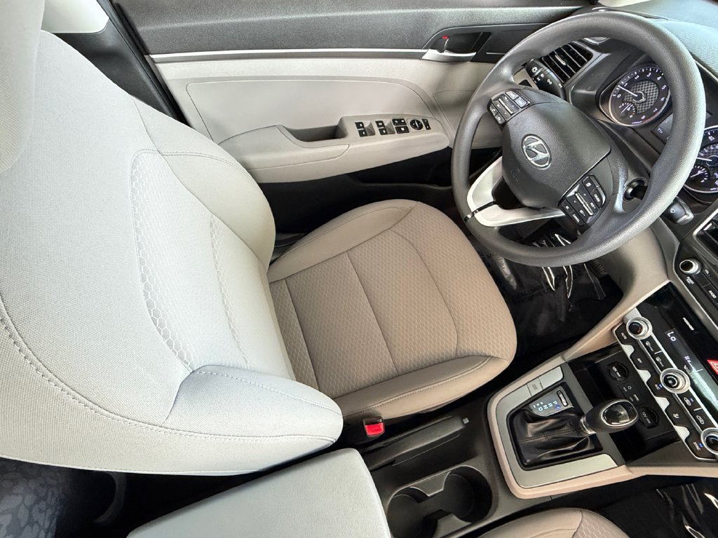 Used 2020 Hyundai Elantra SE FWD image 38