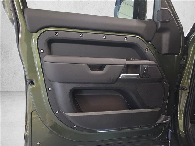 New 2026 Land Rover Defender 130 X-Dynamic SE AWD/4WD image 28