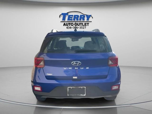 Used 2025 Hyundai Venue SEL image 6