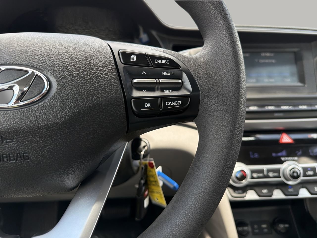Used 2020 Hyundai Elantra SE FWD image 26