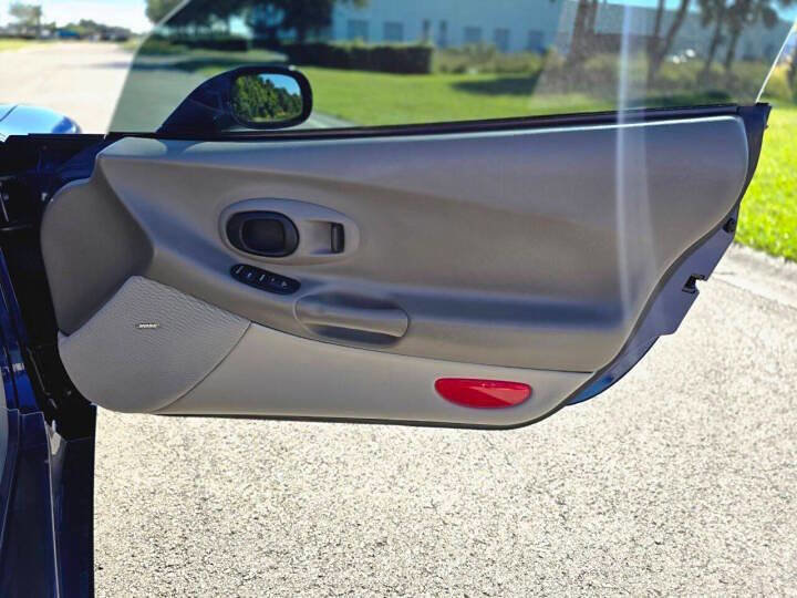 Used 2004 Chevrolet Corvette Coupe w/ Preferred Equipment Group image 25