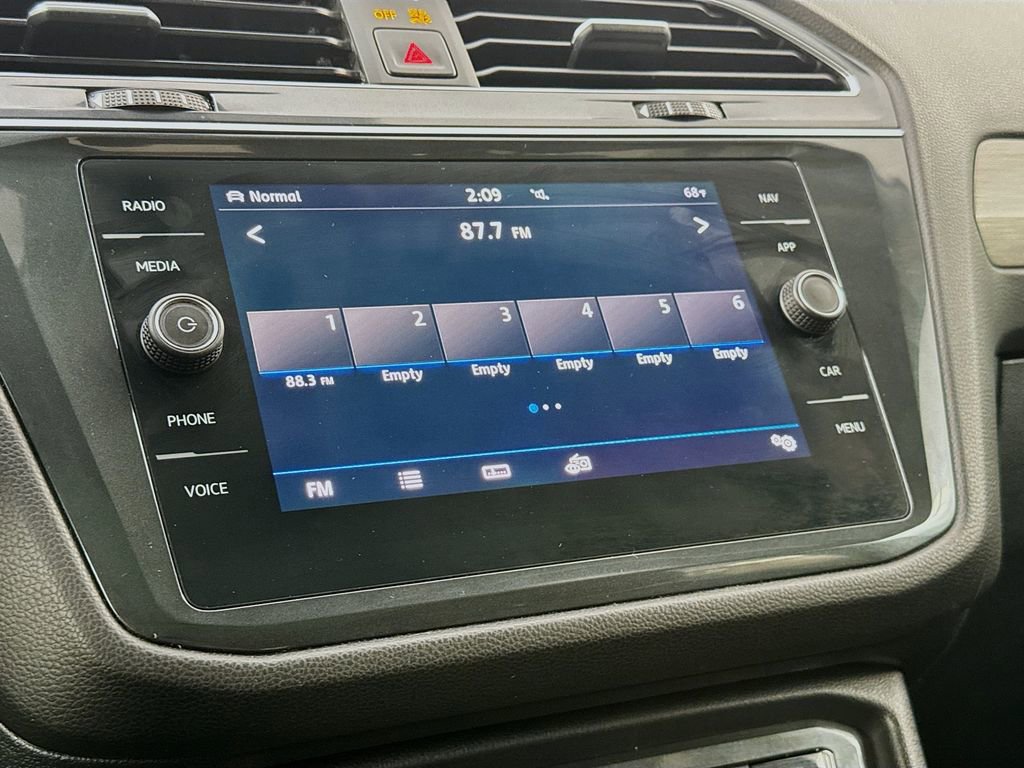 Used 2019 Volkswagen Tiguan SEL AWD/4WD image 18