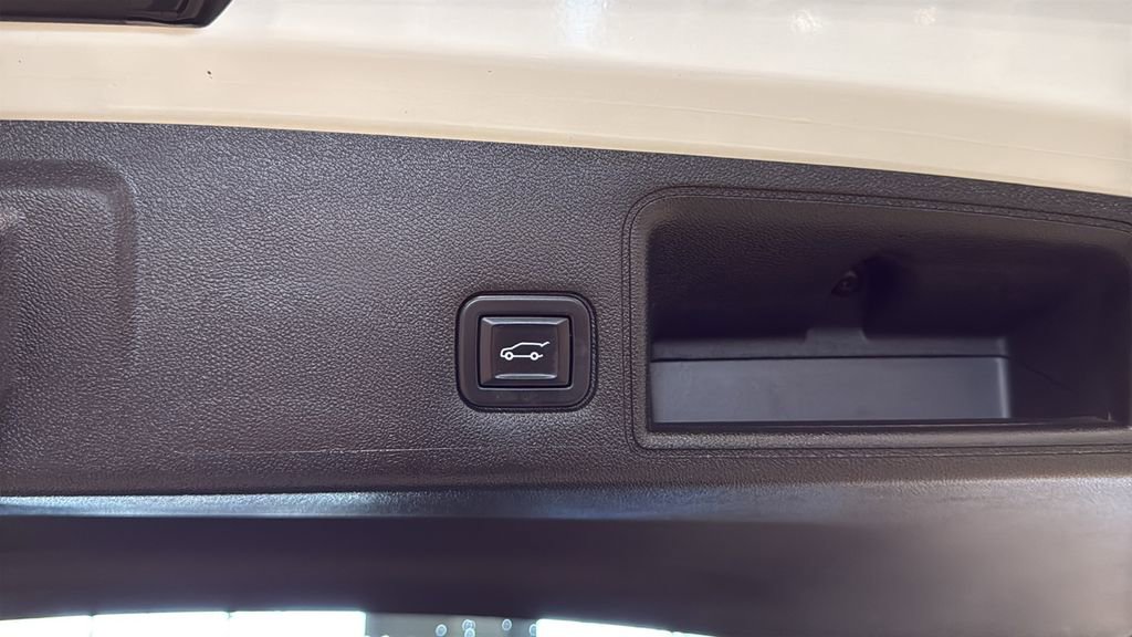 Used 2022 GMC Terrain SLT w/ Infotainment Package II image 17