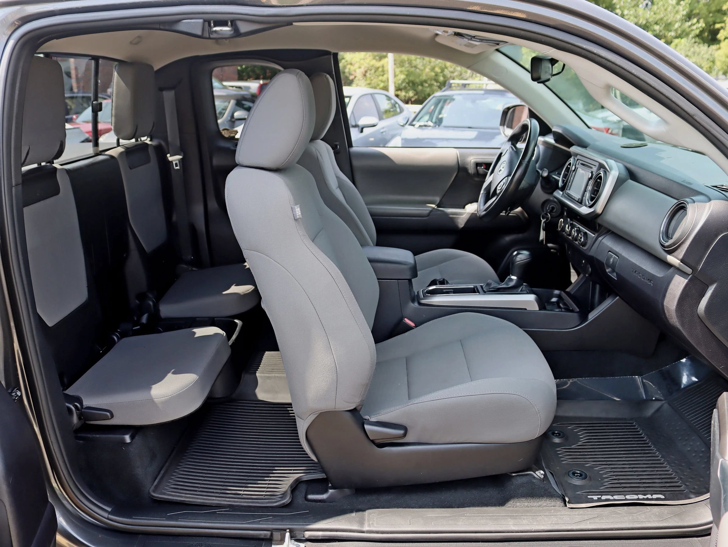 Used 2018 Toyota Tacoma SR5 AWD/4WD image 29