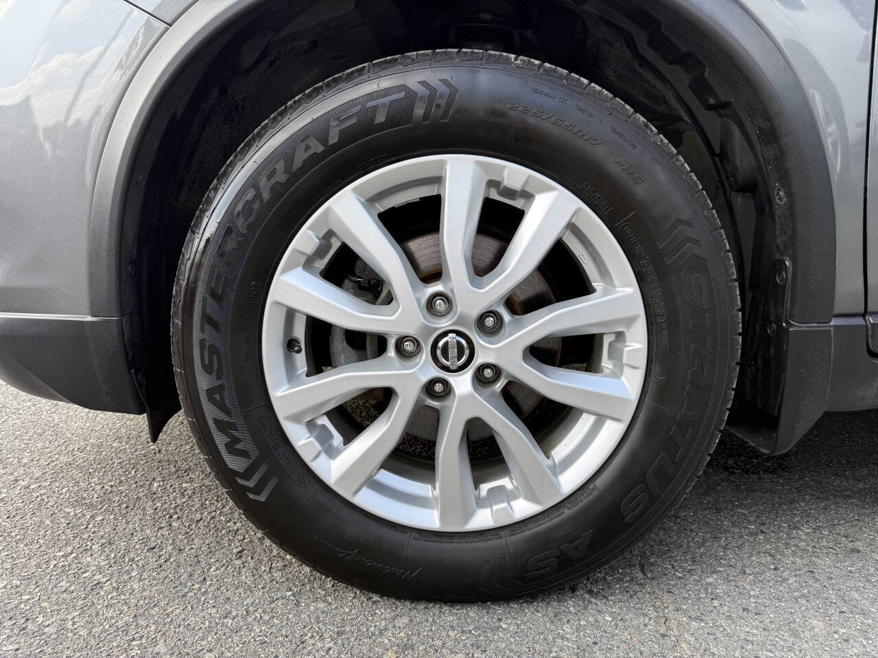 Used 2017 Nissan Rogue SV w/ SV Premium Package image 24