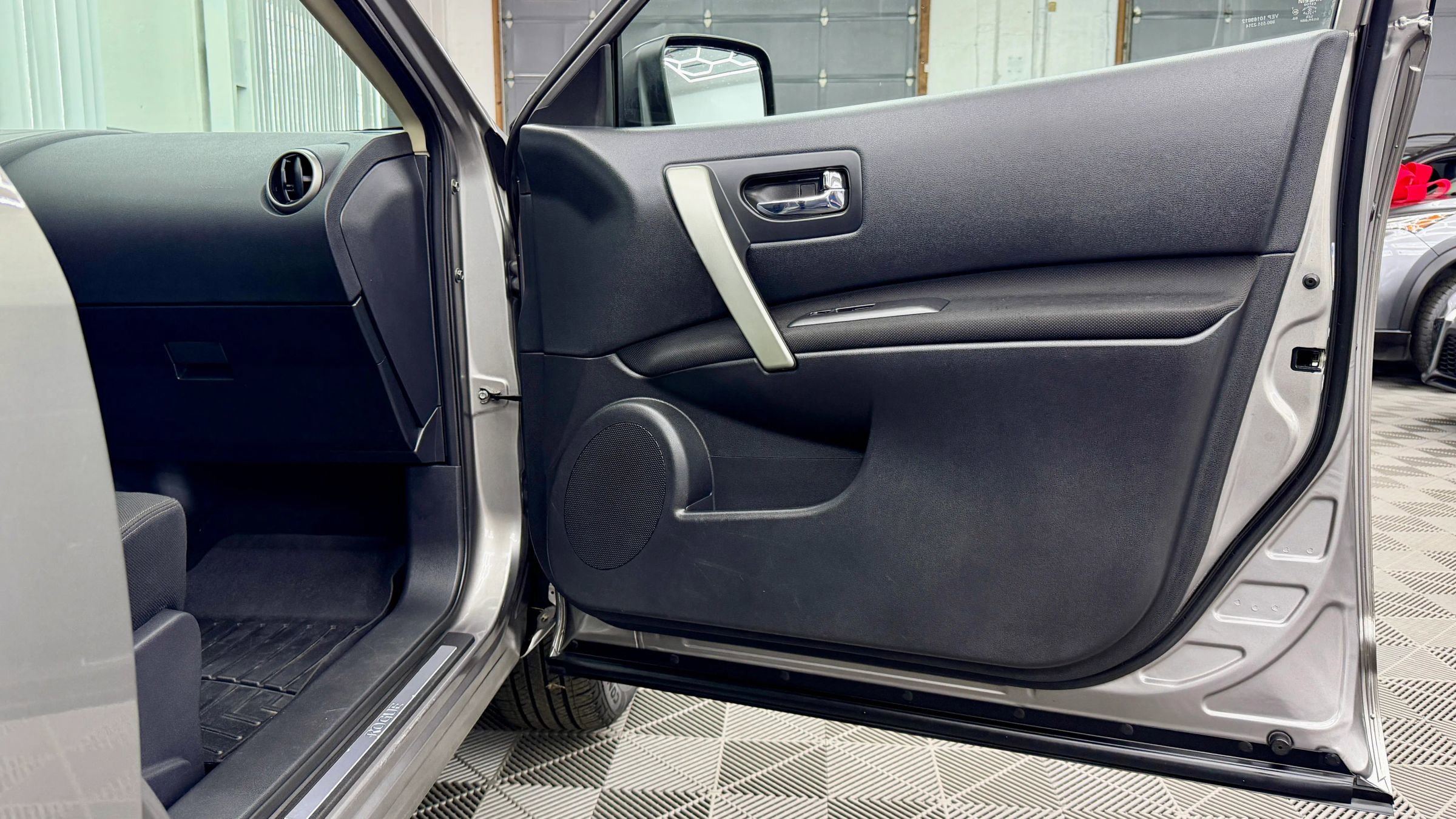 Used 2012 Nissan Rogue SV image 7