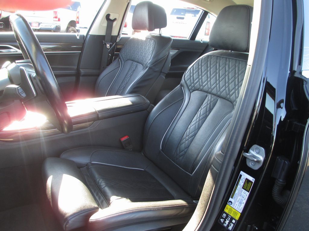 Used 2022 BMW 740i xDrive w/ Premium Package image 17