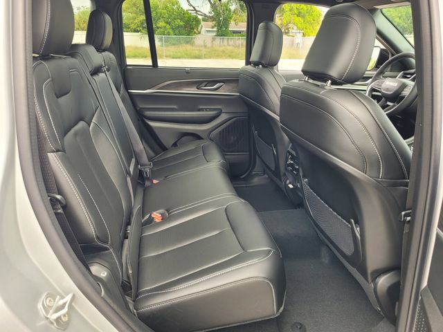 New 2025 Jeep Grand Cherokee Limited w/ Luxury Tech Group II image 16