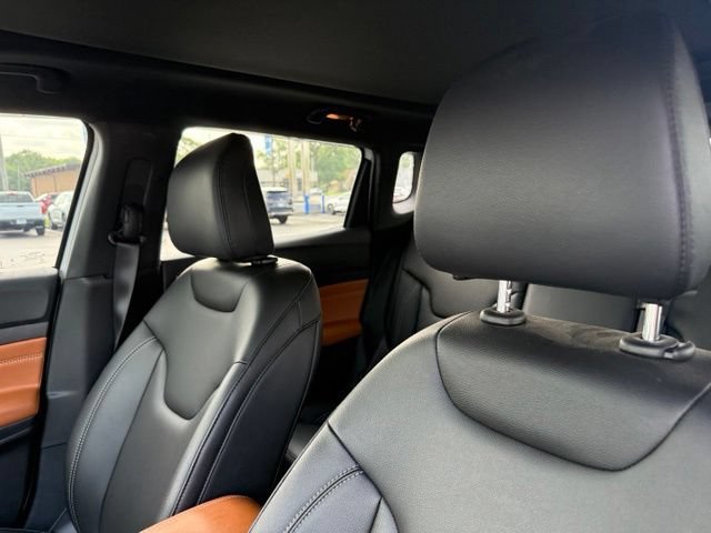 Used 2025 Jeep Compass Limited w/ Sun & Sound Group AWD/4WD image 8