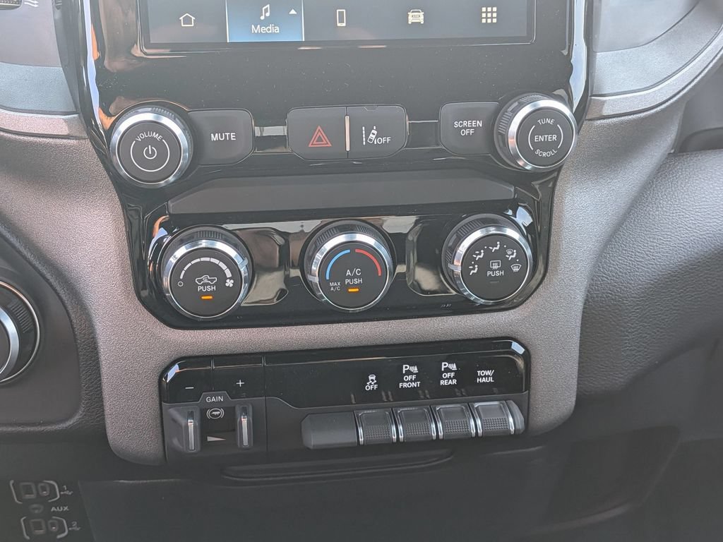 New 2026 RAM 1500 Express AWD/4WD image 20
