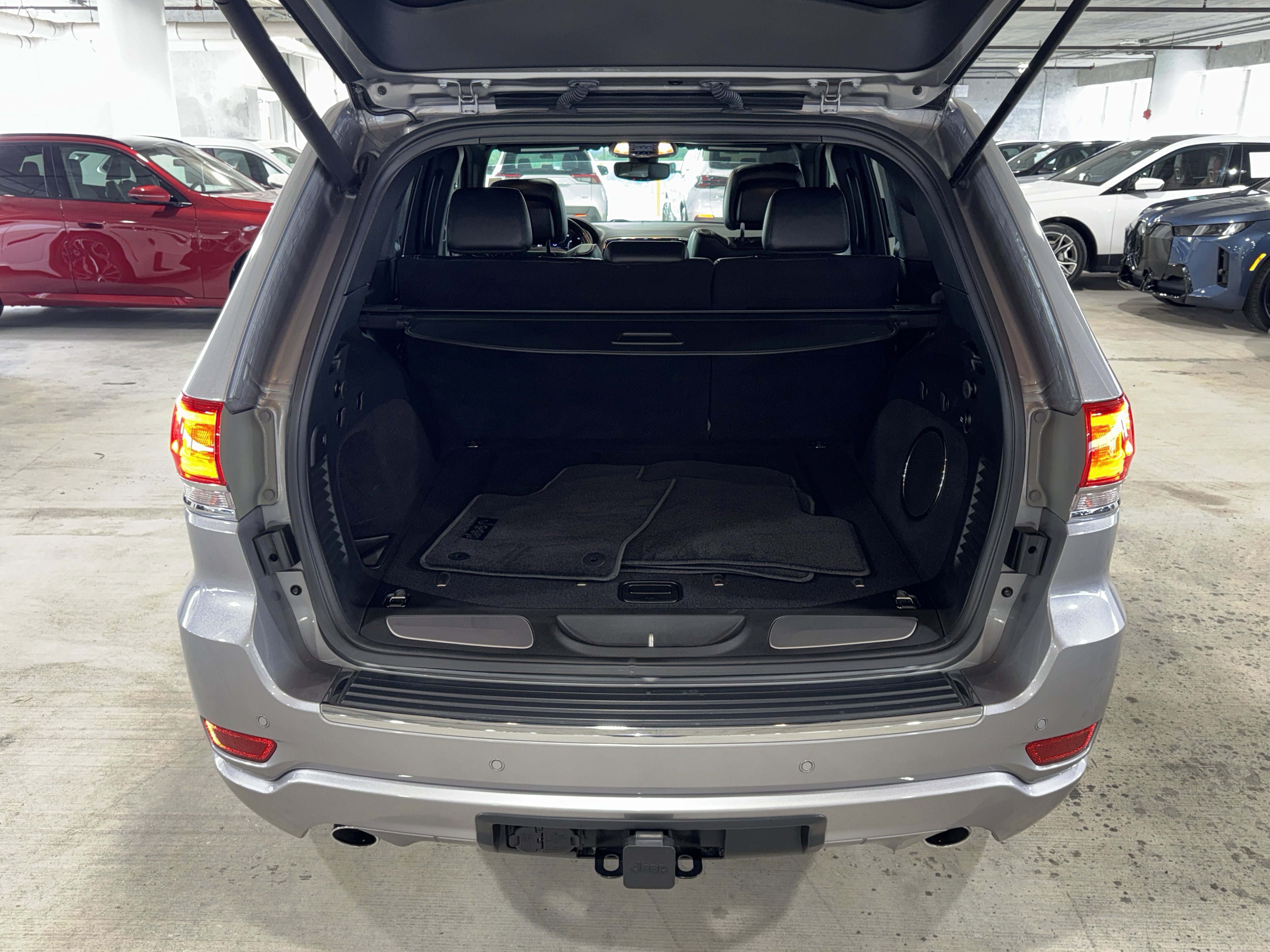 Used 2017 Jeep Grand Cherokee Overland AWD/4WD image 13