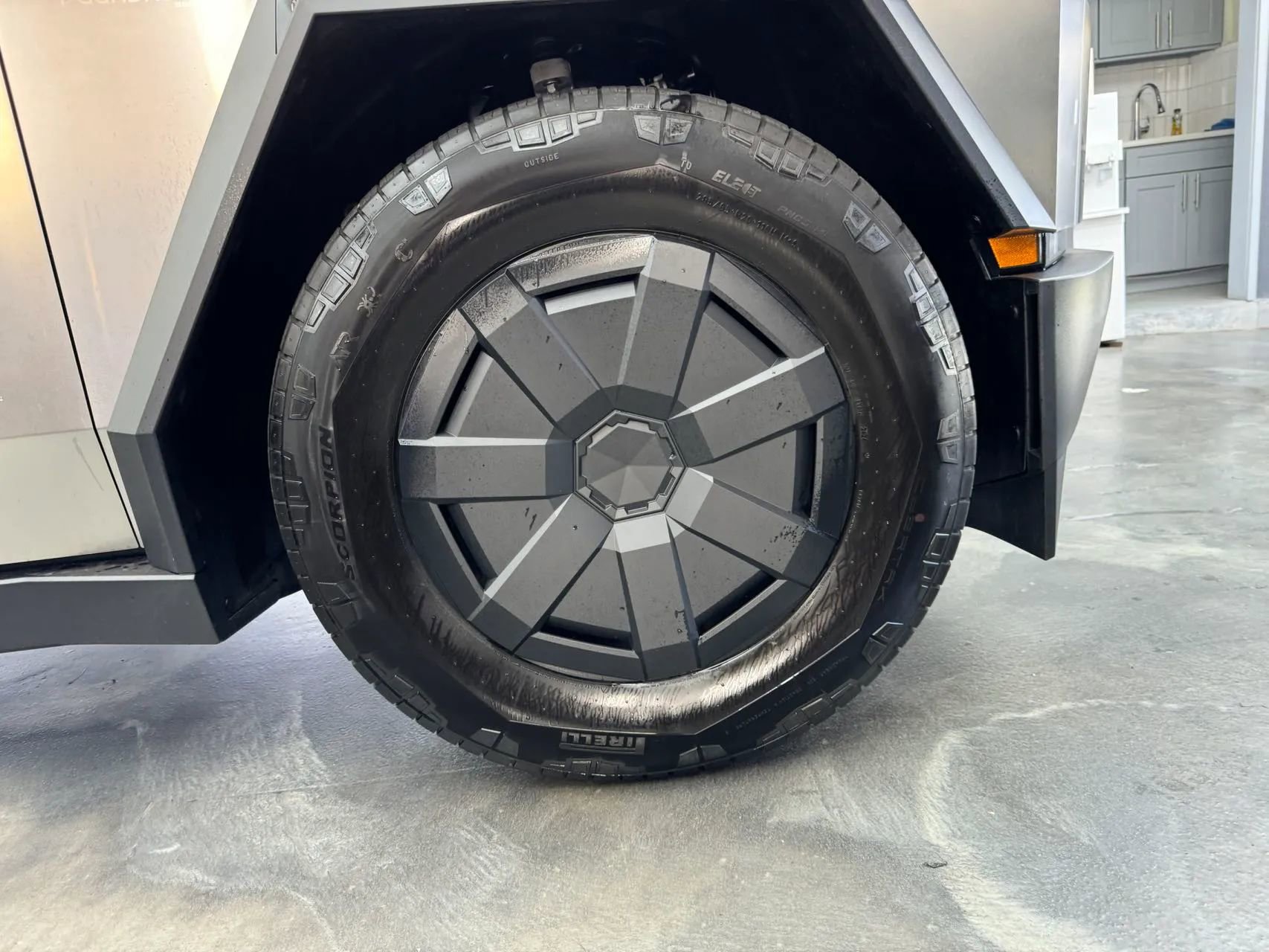 Used 2024 Tesla Cybertruck AWD Crew Cab image 24