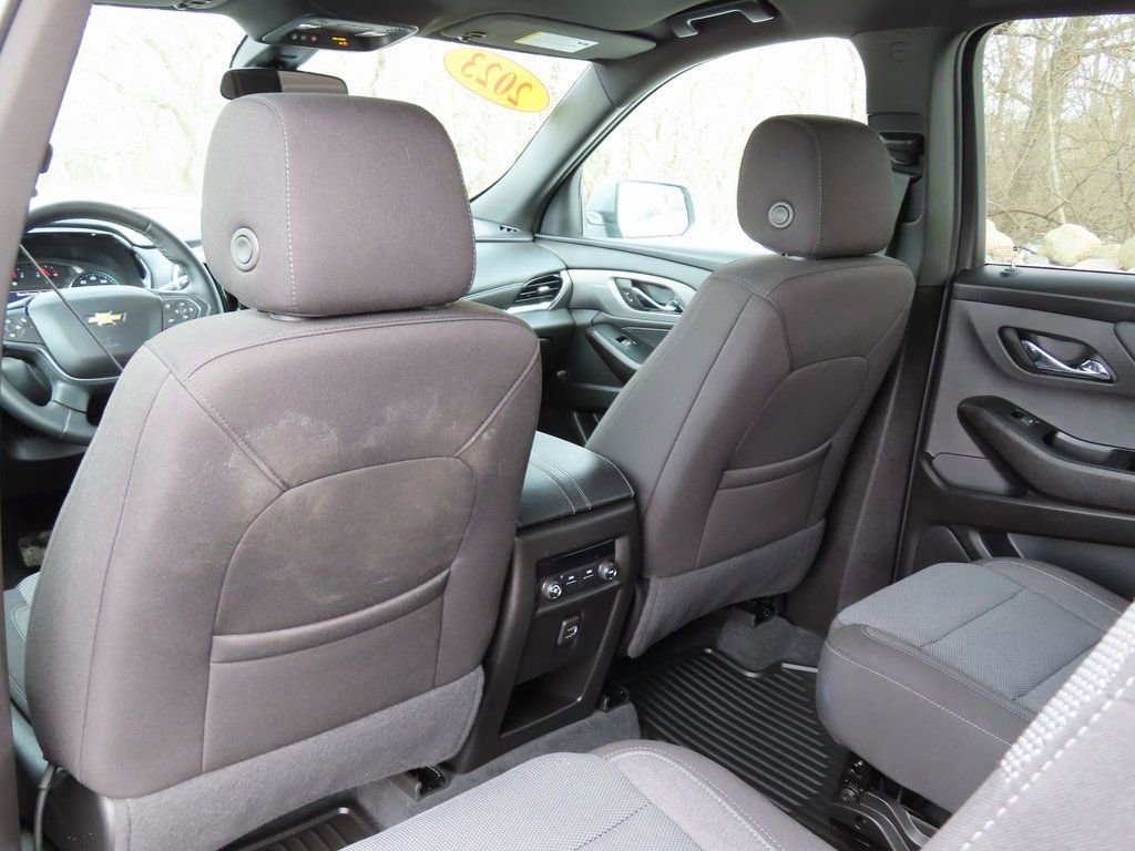 Used 2023 Chevrolet Traverse LT image 28
