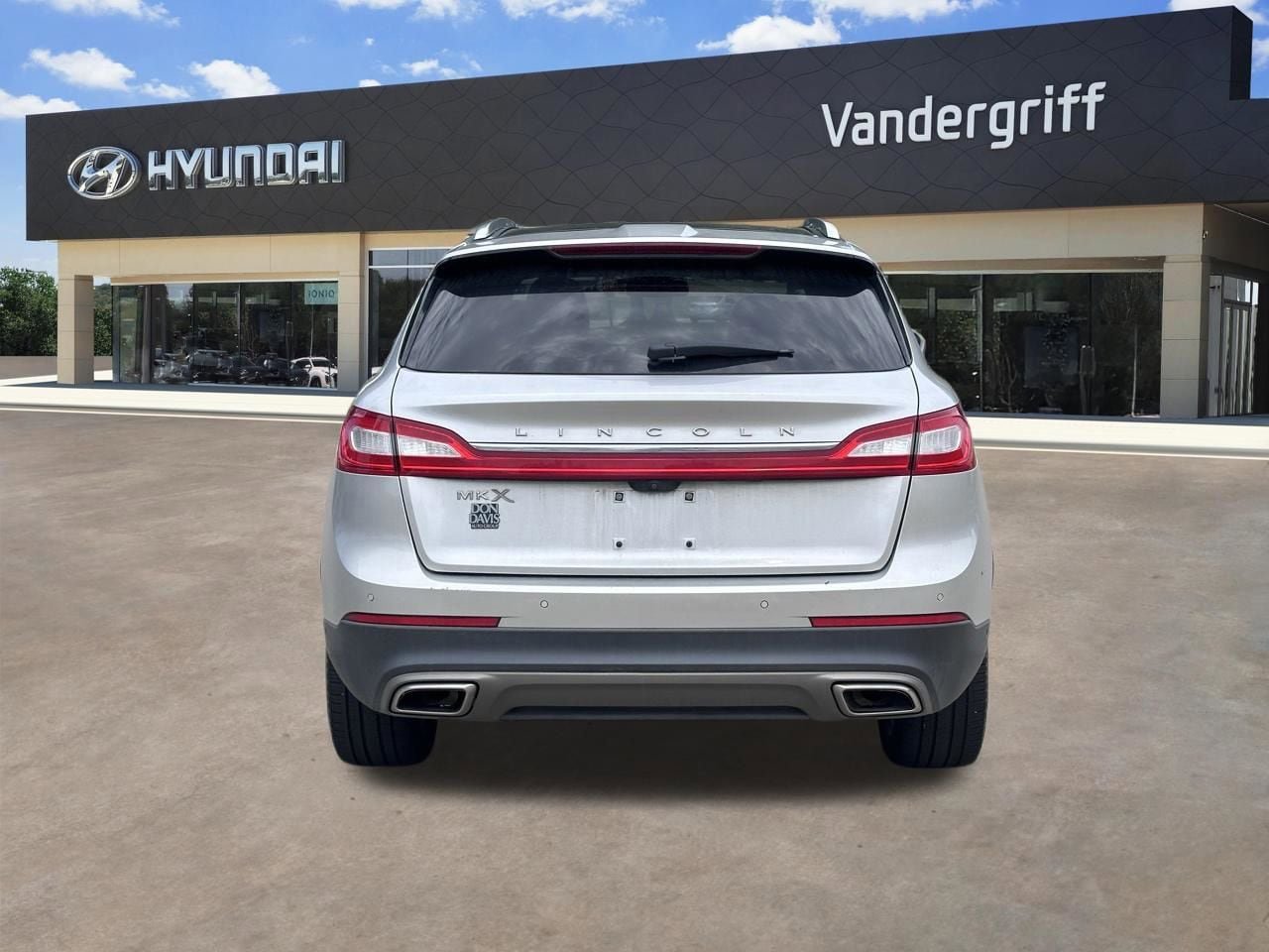 Used 2016 Lincoln MKX Reserve w/ Luxury Package FWD image 10