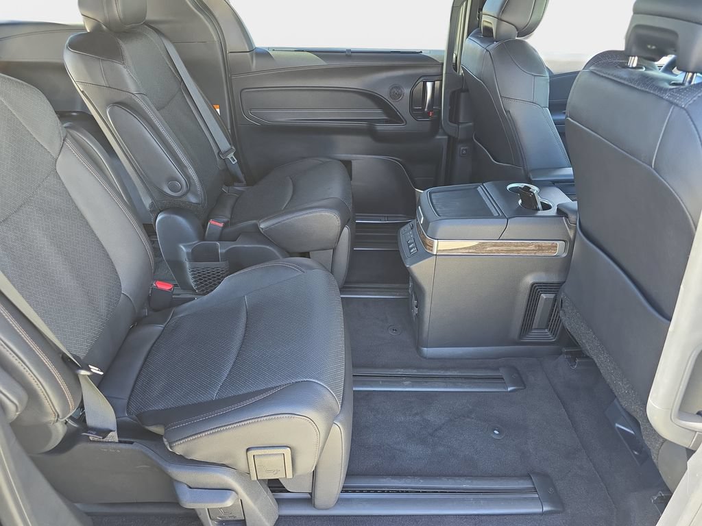 Used 2025 Toyota Sienna Platinum AWD/4WD image 13