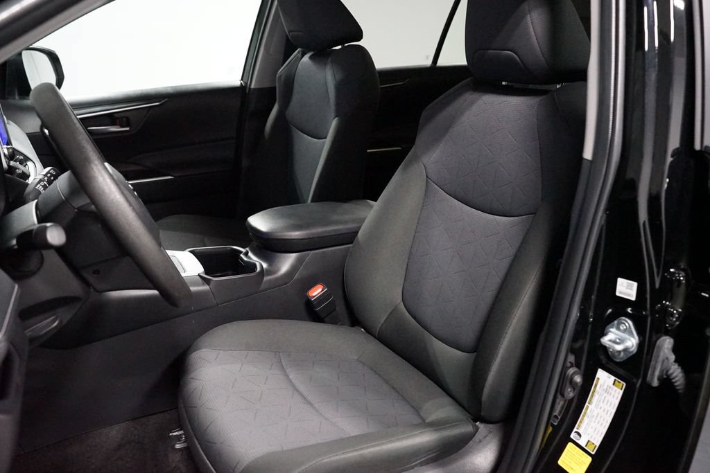Certified 2025 Toyota RAV4 XLE FWD image 27