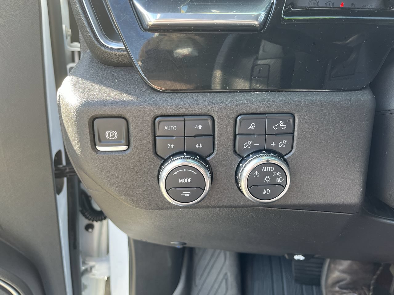 Used 2024 GMC Sierra 1500 SLT w/ SLT Premium Plus Package AWD/4WD image 16