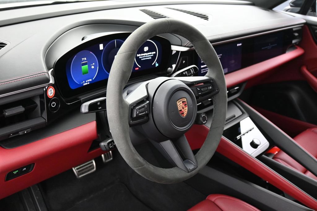 Certified 2025 Porsche Macan 4S Electric AWD/4WD image 17