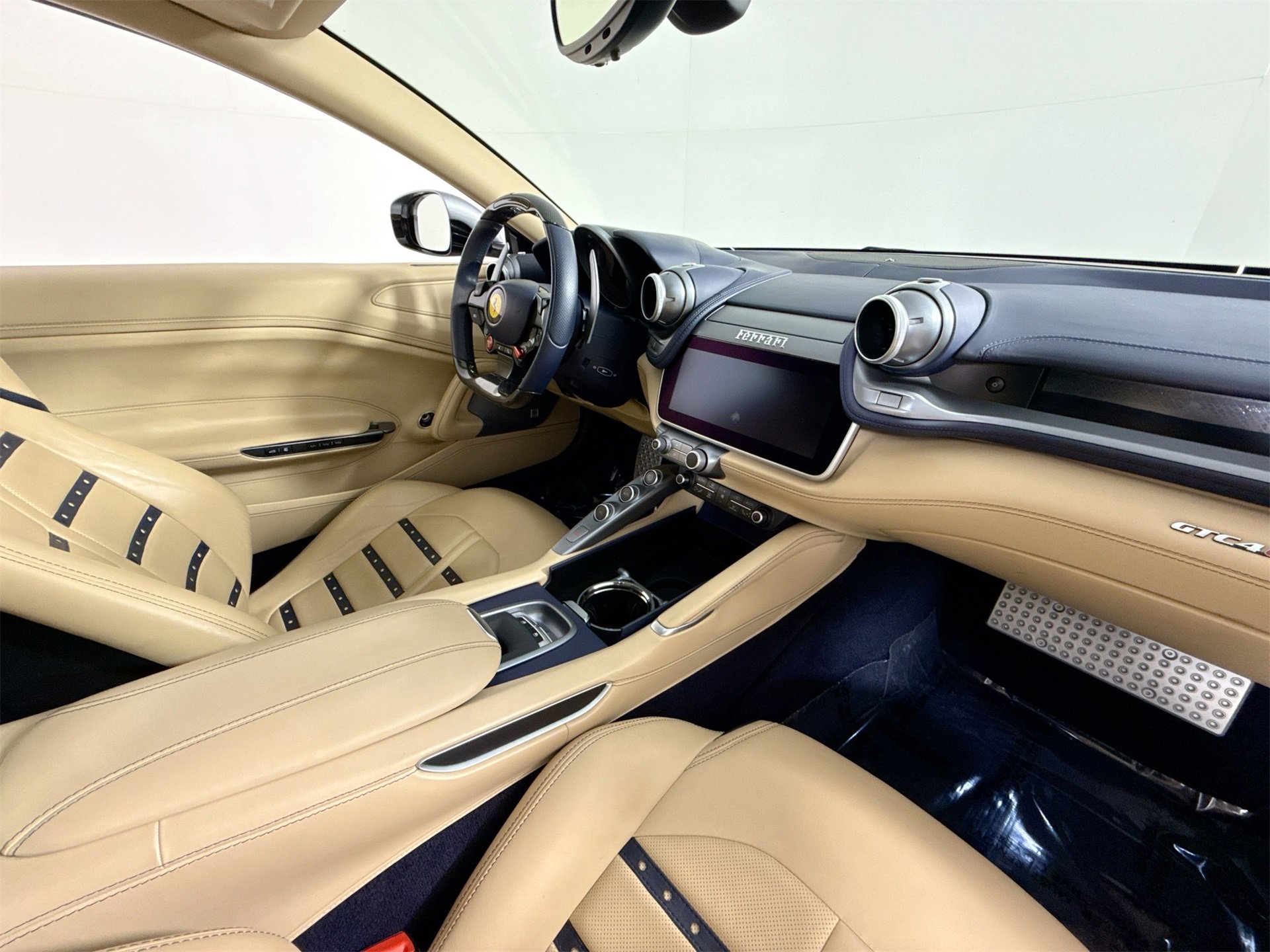 Certified 2018 Ferrari GTC4Lusso image 26