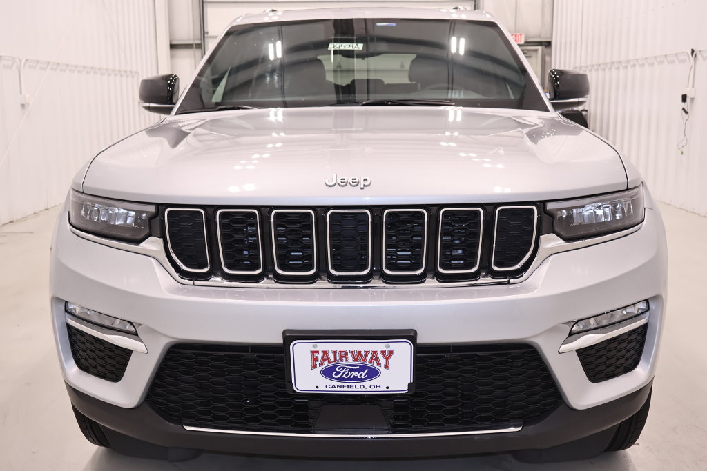 Used 2024 Jeep Grand Cherokee Limited AWD/4WD image 4