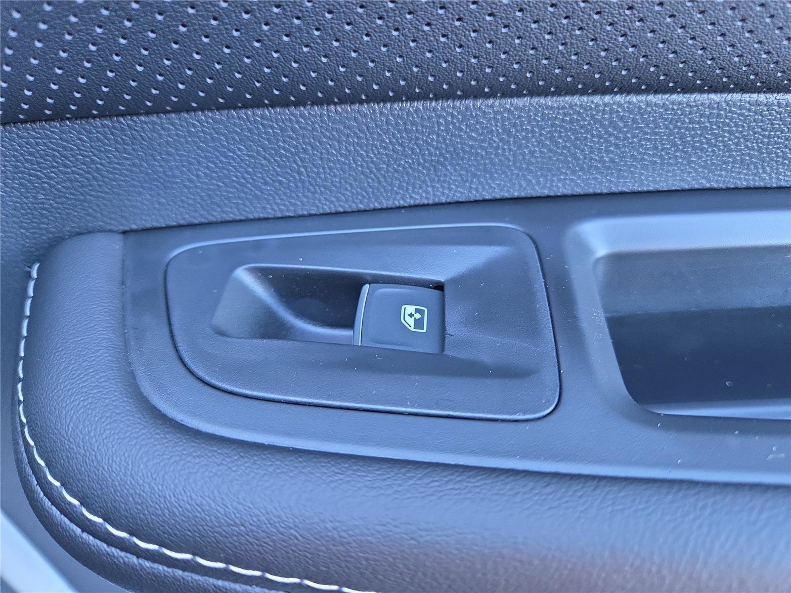 New 2026 Volkswagen Atlas Cross Sport SE image 30