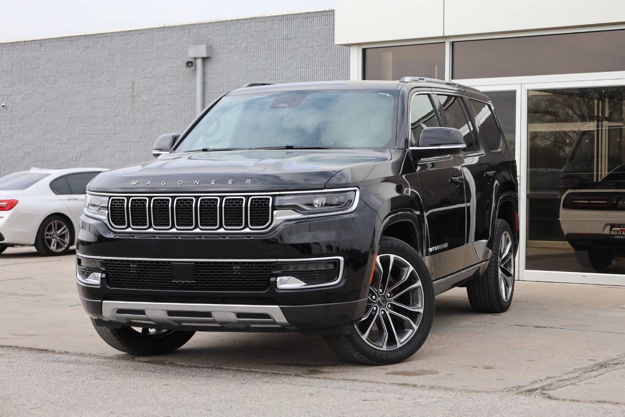 Used 2022 Jeep Wagoneer Series III w/ Premium Group I AWD/4WD image 3