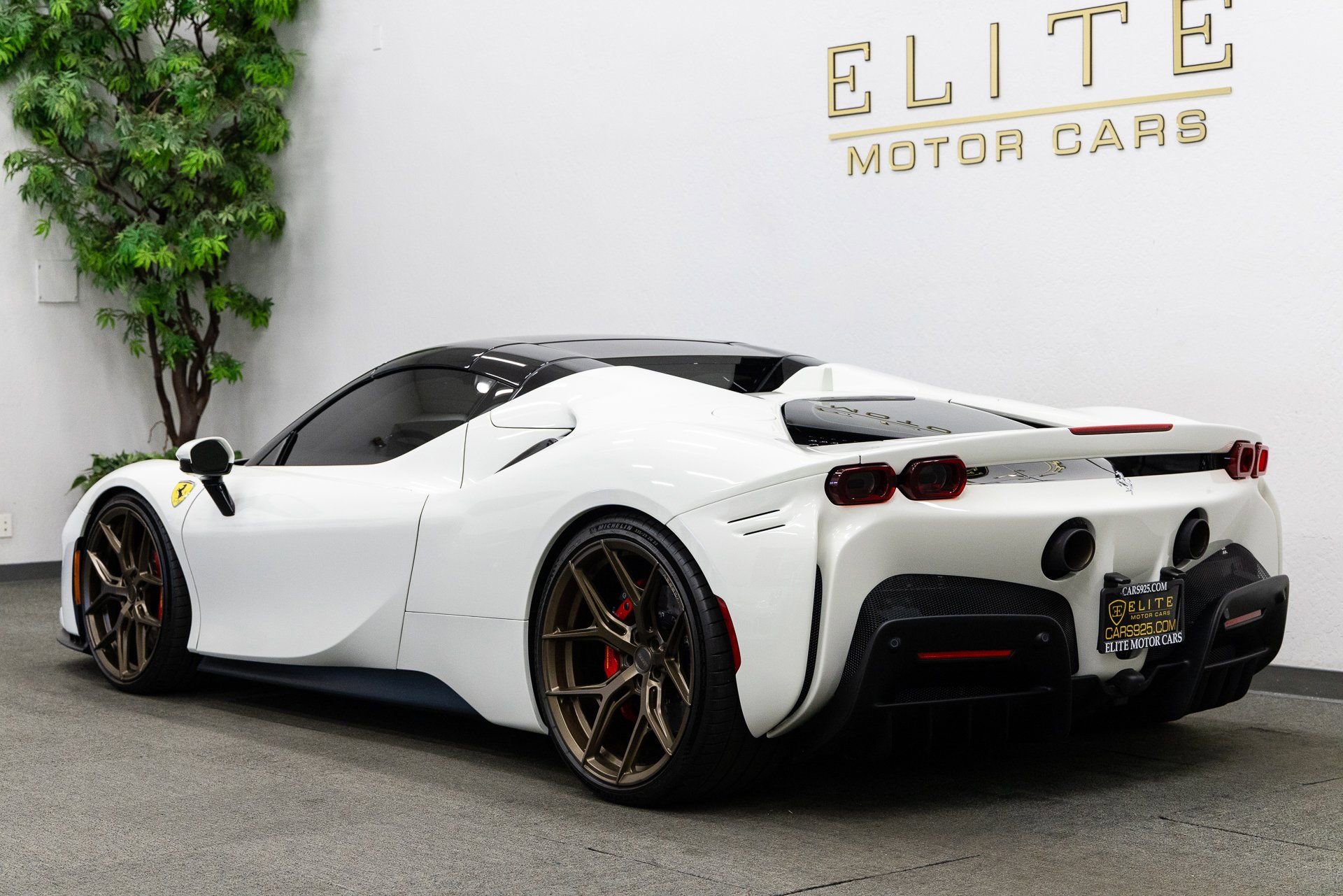 Used 2024 Ferrari SF90 Spider image 25