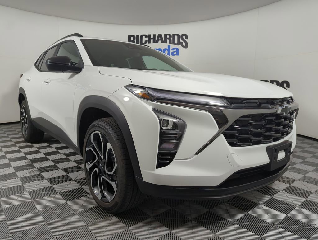 Used 2025 Chevrolet Trax RS w/ Driver Confidence Package image 6