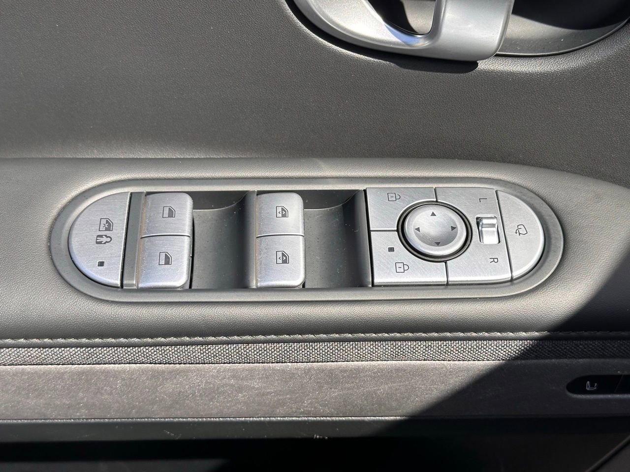 Used 2024 Hyundai Ioniq 5 Limited image 24