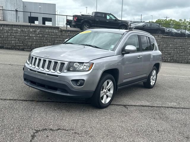 Used 2016 Jeep Compass Latitude FWD image 9