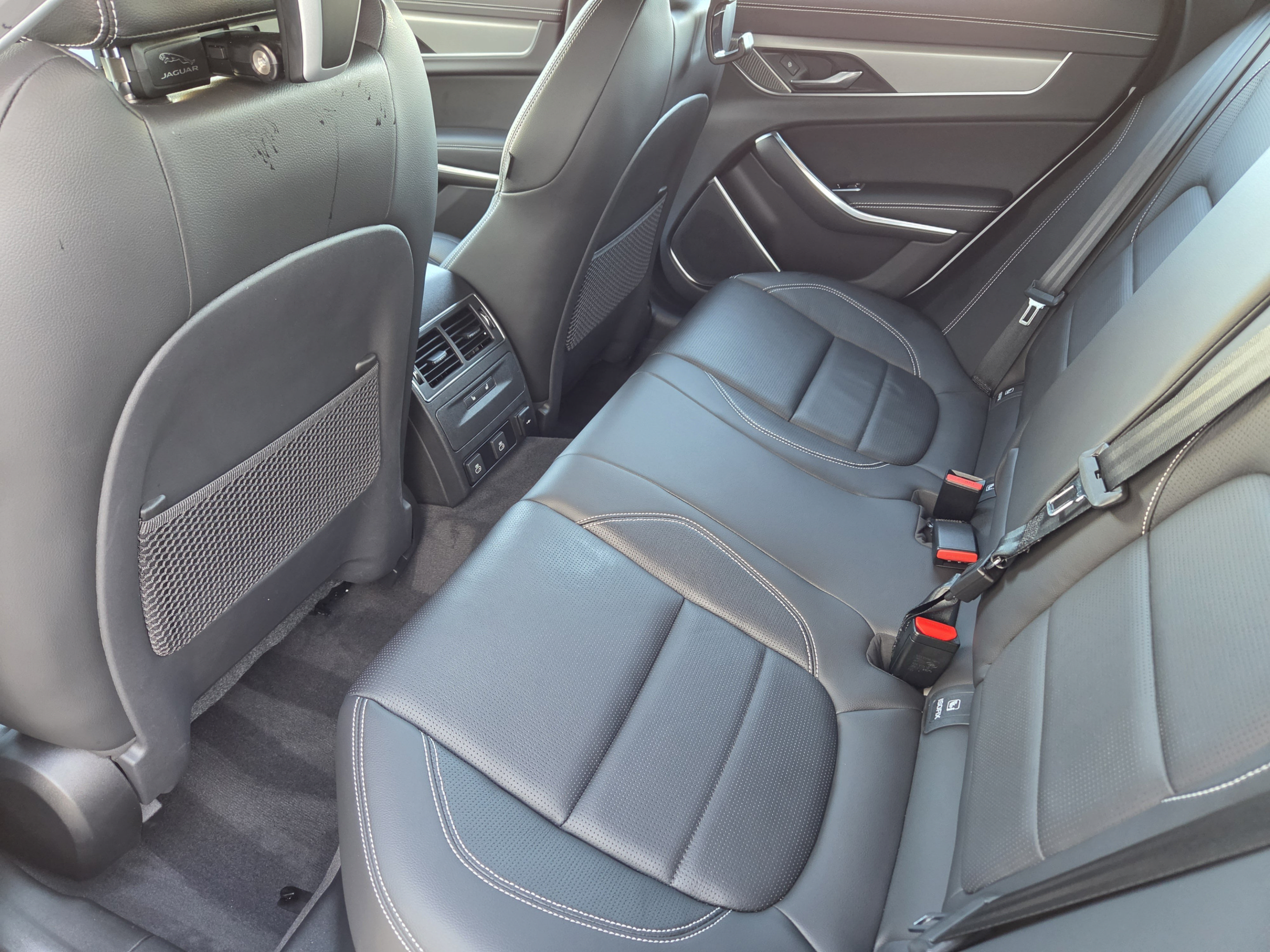 Certified 2024 Jaguar XF R-Dynamic SE AWD/4WD image 27