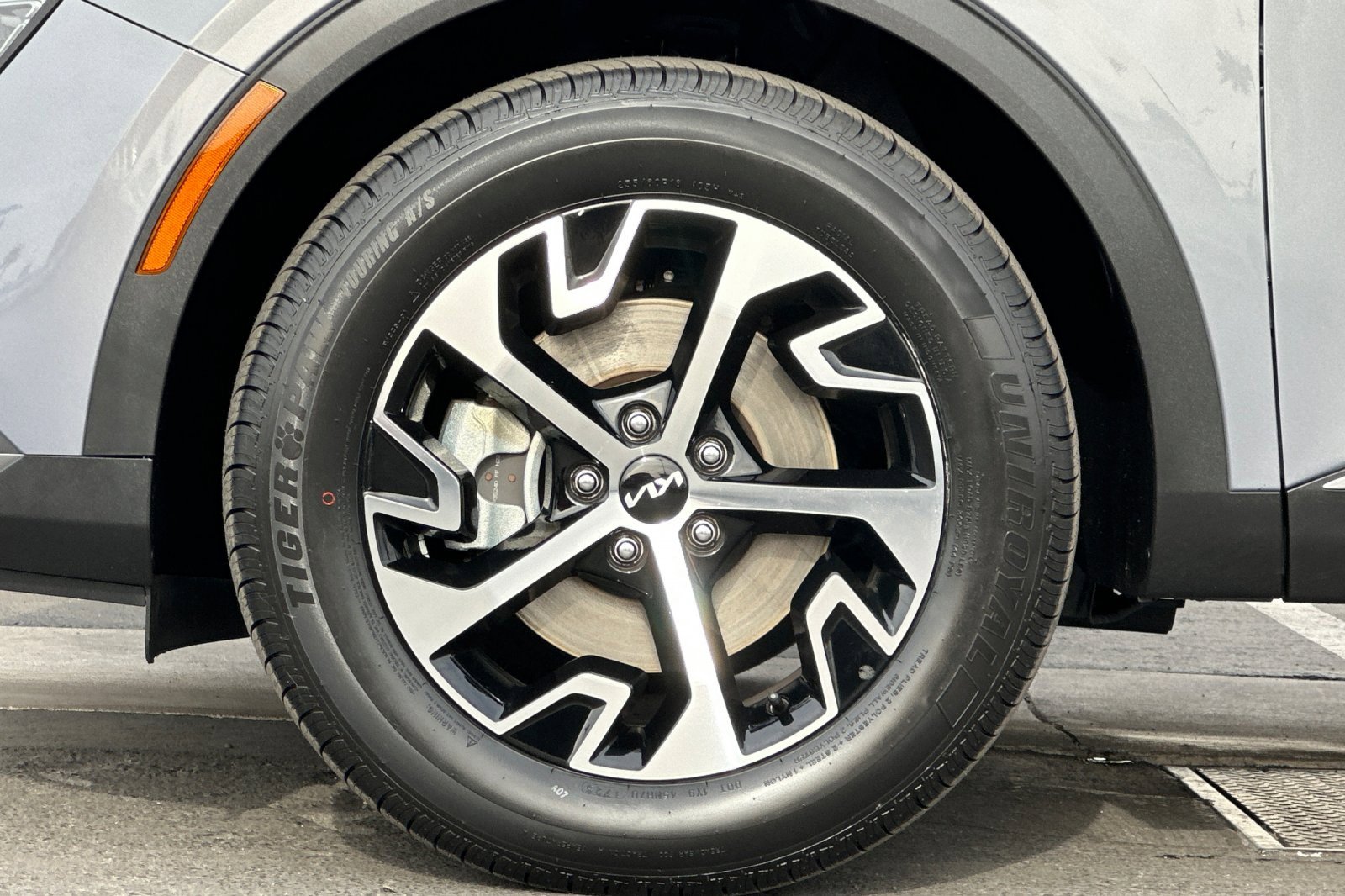 Used 2024 Kia Sportage EX image 26