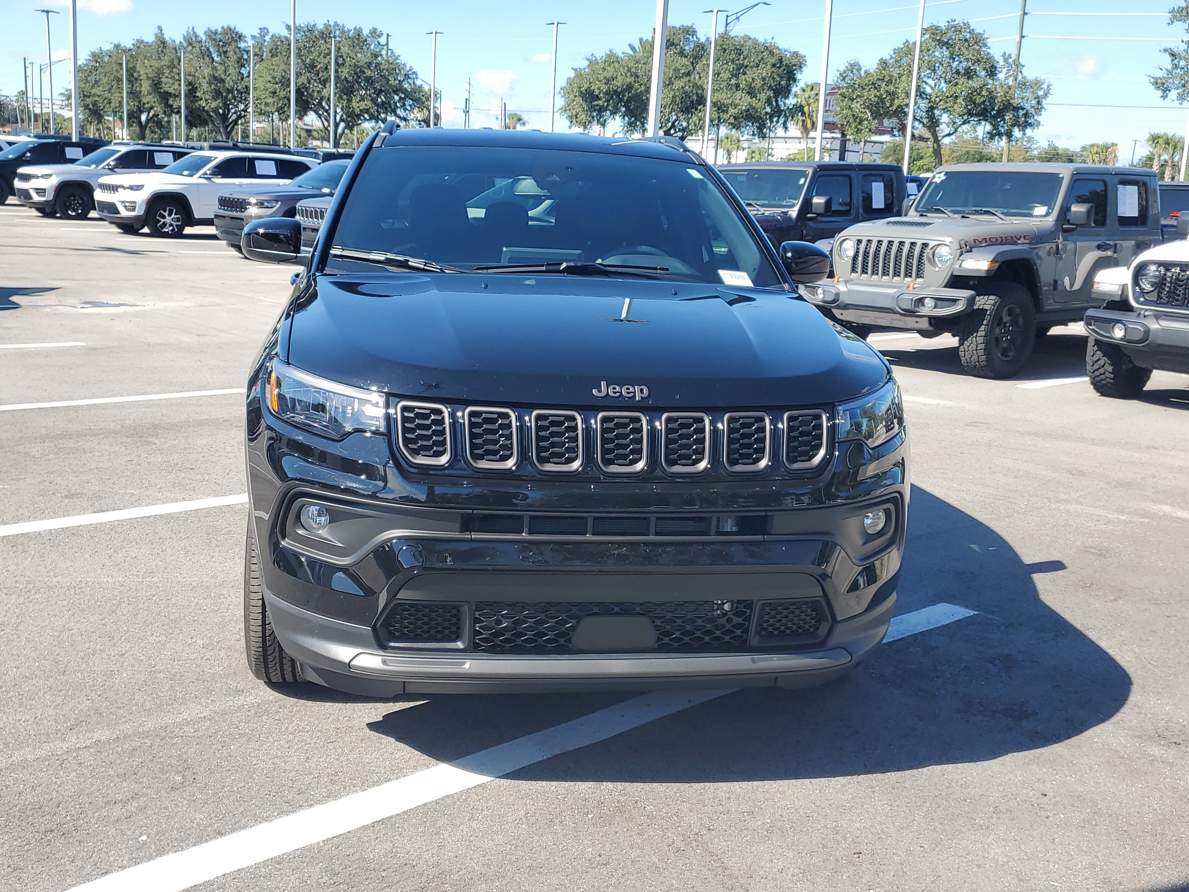 Used 2026 Jeep Compass Latitude AWD/4WD image 3