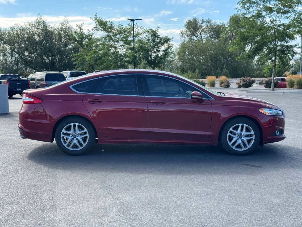 Used 2014 Ford Fusion SE w/ Equipment Group 202A FWD image 8